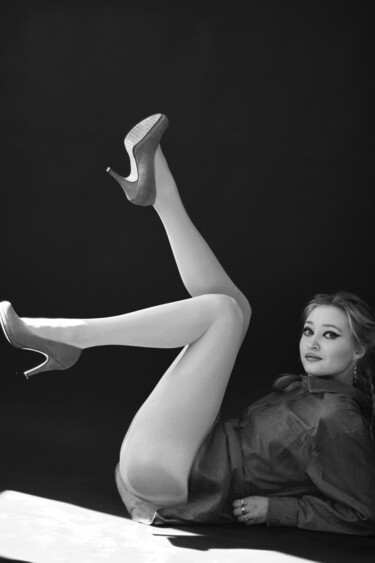 Photographie intitulée "heels" par Savanna, Œuvre d'art originale, Photographie numérique