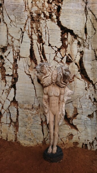 Sculptuur getiteld "Lucifer" door Savaş Konya (Savaş), Origineel Kunstwerk, Hout