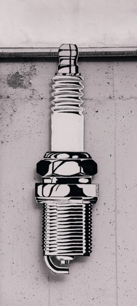 Escultura titulada "Spark plug wood" por Schascia, Obra de arte original, Madera