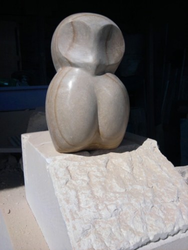 Скульптура под названием "Chouette moelleuse" - Domitille Et David Schneider, Подлинное произведение искусства, Камень