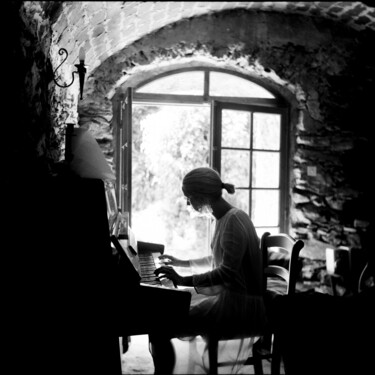 Fotografia intitolato "La femme au piano" da Pierre Schwartz, Opera d'arte originale, Fotografia non manipolata