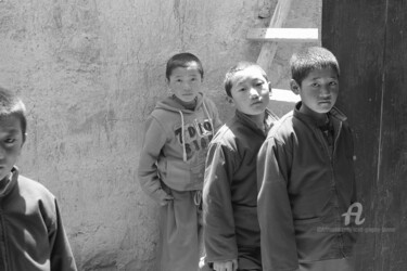Fotografia zatytułowany „Young monks - Lo Ma…” autorstwa Scott Gregory Banner, Oryginalna praca, Fotografia cyfrowa