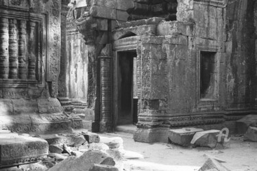 Fotografía titulada "Temple ruins - Angk…" por Scott Gregory Banner, Obra de arte original, Fotografía analógica