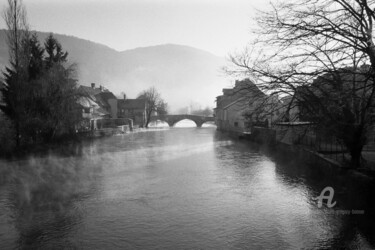 Fotografía titulada "River and village -…" por Scott Gregory Banner, Obra de arte original, Fotografía analógica