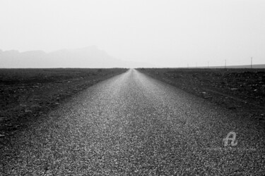 Fotografie mit dem Titel "Desert road - near…" von Scott Gregory Banner, Original-Kunstwerk, Analog Fotografie