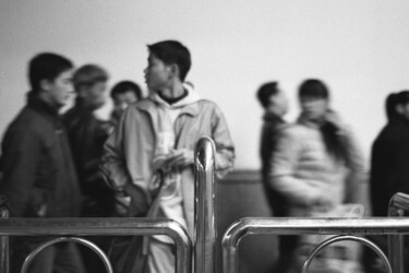 Φωτογραφία με τίτλο "People boarding a t…" από Scott Gregory Banner, Αυθεντικά έργα τέχνης, Φωτογραφική ταινία