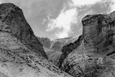 Фотография под названием "Rock faces and moun…" - Scott Gregory Banner, Подлинное произведение искусства, Цифровая фотография