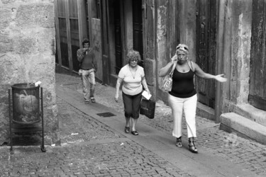 Photographie intitulée "A man and two women…" par Scott Gregory Banner, Œuvre d'art originale, Photographie argentique