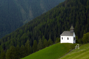 Фотография под названием "Chapel on a hillsid…" - Scott Gregory Banner, Подлинное произведение искусства, Цифровая фотография