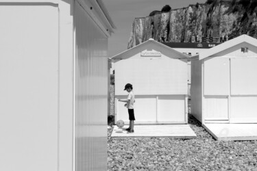 Fotografia intitolato "Boy bouncing a foot…" da Scott Gregory Banner, Opera d'arte originale, Fotografia digitale