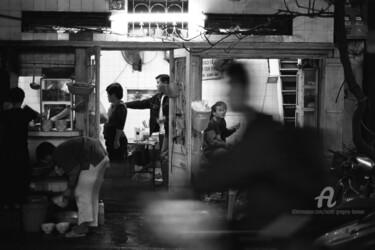 摄影 标题为“Restaurant at night…” 由Scott Gregory Banner, 原创艺术品, 电影摄影