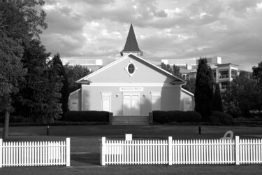 Photographie intitulée "The community hall…" par Scott Gregory Banner, Œuvre d'art originale, Photographie numérique