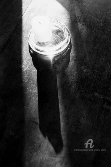 Fotografía titulada "Candle and wooden t…" por Scott Gregory Banner, Obra de arte original, Fotografía analógica