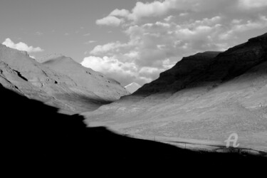 Fotografia zatytułowany „Valley and snow cov…” autorstwa Scott Gregory Banner, Oryginalna praca, Fotografia cyfrowa