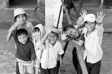 Photographie intitulée "Happy children - Ho…" par Scott Gregory Banner, Œuvre d'art originale, Photographie argentique