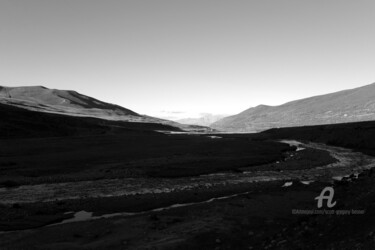 Photographie intitulée "River valley - near…" par Scott Gregory Banner, Œuvre d'art originale, Photographie numérique