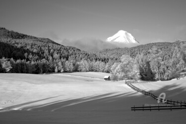 Fotografia intitulada "Snow field and Hohe…" por Scott Gregory Banner, Obras de arte originais, Fotografia digital