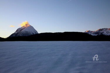 Photographie intitulée "Snow field and Hohe…" par Scott Gregory Banner, Œuvre d'art originale, Photographie numérique