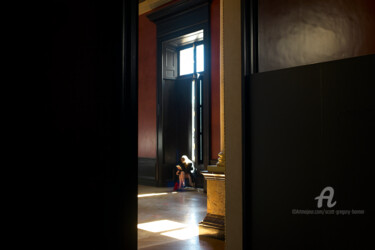 Fotografie getiteld "Woman reading - Par…" door Scott Gregory Banner, Origineel Kunstwerk, Digitale fotografie