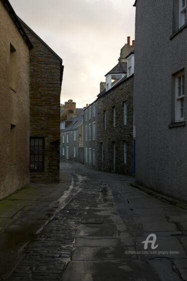 Фотография под названием "Laneway - Stromness…" - Scott Gregory Banner, Подлинное произведение искусства, Цифровая фотография