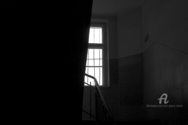Fotografia intitolato "Window - Auschwitz…" da Scott Gregory Banner, Opera d'arte originale, Fotografia digitale