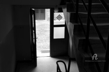 Фотография под названием "Doorway - Auschwitz…" - Scott Gregory Banner, Подлинное произведение искусства, Цифровая фотография