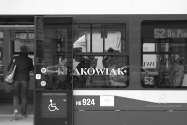 Fotografia intitolato "People on a tram -…" da Scott Gregory Banner, Opera d'arte originale, Fotografia digitale