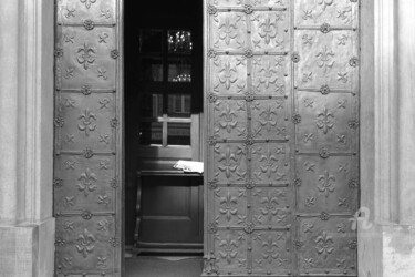 Fotografia intitulada "Open church doorway…" por Scott Gregory Banner, Obras de arte originais, Fotografia digital