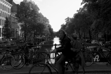 Photographie intitulée "Man and woman ridin…" par Scott Gregory Banner, Œuvre d'art originale, Photographie numérique