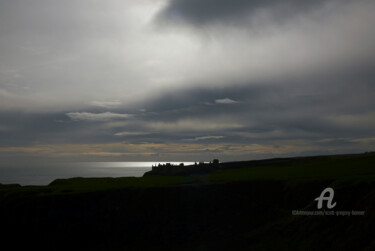 Fotografía titulada "Dunnottar Castle an…" por Scott Gregory Banner, Obra de arte original, Fotografía digital