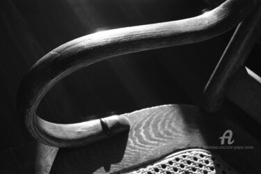 Photographie intitulée "Wooden chair - Sydn…" par Scott Gregory Banner, Œuvre d'art originale, Photographie argentique