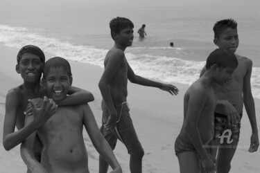 Fotografia intitolato "Teenagers playing -…" da Scott Gregory Banner, Opera d'arte originale, Fotografia digitale