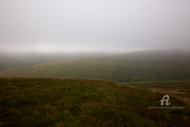 Фотография под названием "Rolling hills and m…" - Scott Gregory Banner, Подлинное произведение искусства, Цифровая фотография