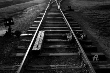 Fotografia intitulada "Railway - Auschwitz…" por Scott Gregory Banner, Obras de arte originais, Fotografia digital