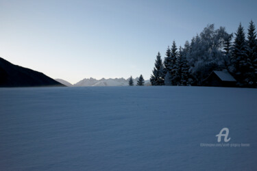 Фотография под названием "Snow field and moun…" - Scott Gregory Banner, Подлинное произведение искусства, Цифровая фотография
