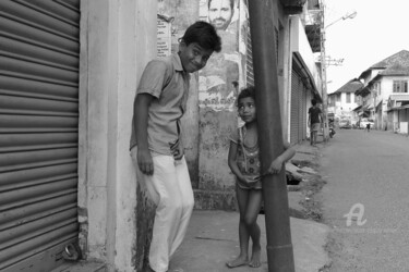 Photographie intitulée "Young man and girl…" par Scott Gregory Banner, Œuvre d'art originale, Photographie numérique