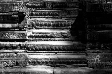 Photographie intitulée "Temple steps - Angk…" par Scott Gregory Banner, Œuvre d'art originale, Photographie argentique