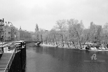 Fotografia intitolato "Vltava River - Prag…" da Scott Gregory Banner, Opera d'arte originale, fotografia a pellicola