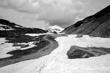 Fotografie mit dem Titel "Mountain peak - nea…" von Scott Gregory Banner, Original-Kunstwerk, Digitale Fotografie