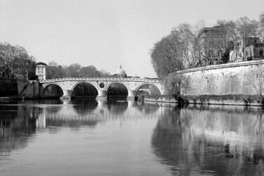 Fotografie getiteld "Ponte Garibaldi - R…" door Scott Gregory Banner, Origineel Kunstwerk, Film fotografie
