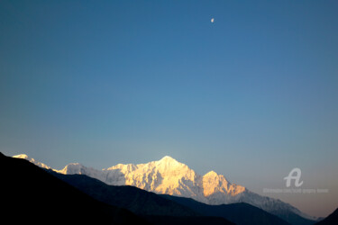 Фотография под названием "Nilgiri Himal and t…" - Scott Gregory Banner, Подлинное произведение искусства, Цифровая фотография