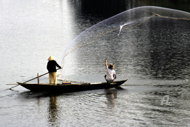 Fotografie getiteld "Two people fishing…" door Scott Gregory Banner, Origineel Kunstwerk, Film fotografie