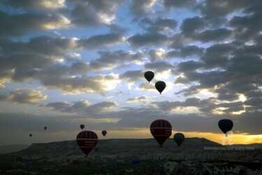 Fotografie getiteld "Hot air balloons at…" door Scott Gregory Banner, Origineel Kunstwerk, Digitale fotografie