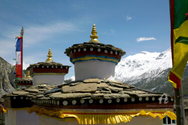 Fotografía titulada "Stupa and prayer fl…" por Scott Gregory Banner, Obra de arte original, Fotografía digital