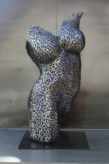 Skulptur mit dem Titel "It was only part of…" von Scott Wilkes, Original-Kunstwerk, Metalle