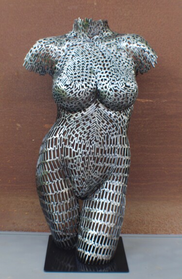 「" Brigid brings , a…」というタイトルの彫刻 Scott Wilkesによって, オリジナルのアートワーク, 金属