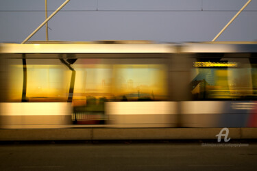Tram crossing a bridge - Holland Fotografia intitulada "Tram crossing a bri…" por Scott Gregory Banner, Obras de arte originais, Fotografia digital