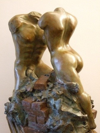 Sculpture titled "V de Victoire" by Leonor Luis, Original Artwork