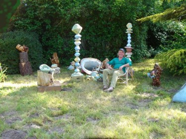 Installation titled "Du cotê de Philippe…" by Sculptures Au Jardin, Original Artwork