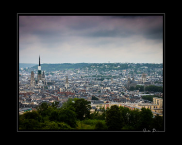 Photography titled "Nuages sur la ville" by Sébastien Bance, Original Artwork, Digital Photography